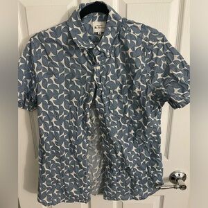 Ben Sherman short-sleeve button up men's medium stretch. blue and white pattern